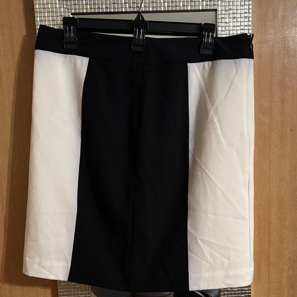 Worthington Black and White Pencil Skirt
